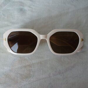 Vacay vacation uv sunglass eyewear off-white frame